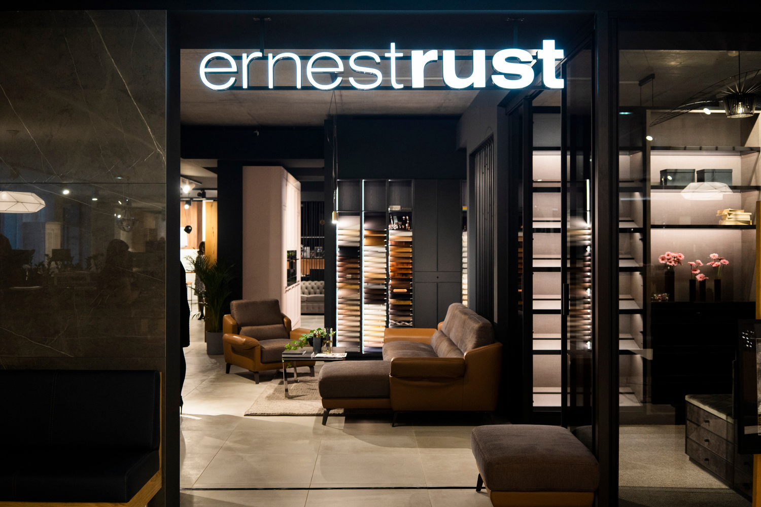 On April 4th in Kraków we celebrated the grand opening of the new ernestrust® showroom at Galeria Tetmajera 83.